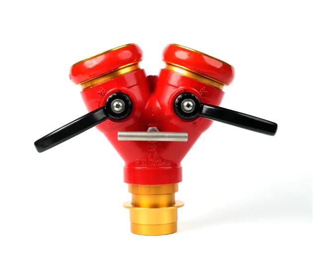 Yüksek katlı bina ve orman yangınla mücadele senaryolarında kilitleme iki yönlü bir yangın hortumu distribütörü kullanmanın avantajları nelerdir?